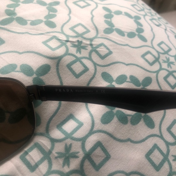 Prada sunglasses with case - Picture 4 of 4